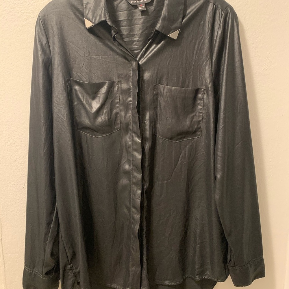 Rock n Republic Women’s button down collared shirt